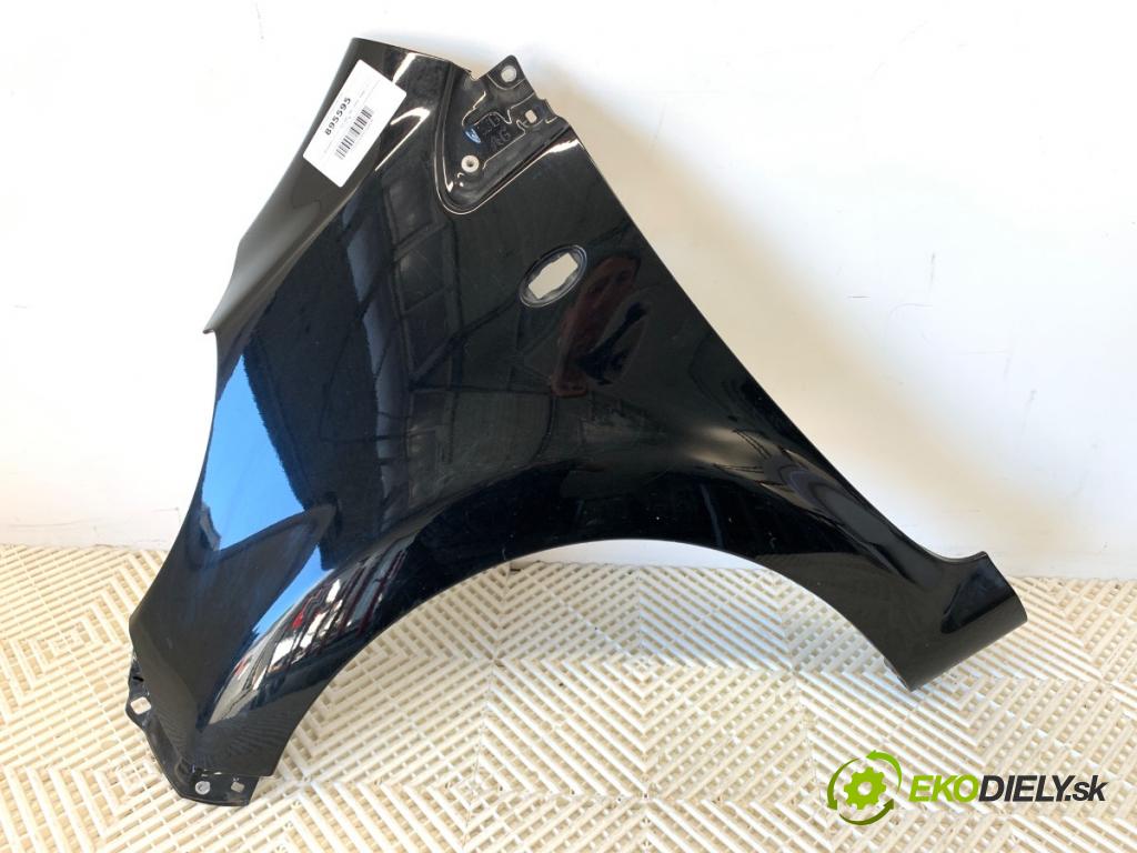 PEUGEOT 107 liftback 2008 50 kW 1.0 998 Blatník ľavy predný 