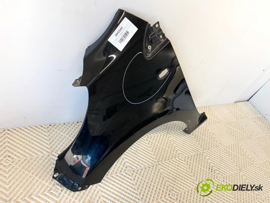 PEUGEOT 107 liftback 2008 50 kW 1.0 998 blatník levý přední část