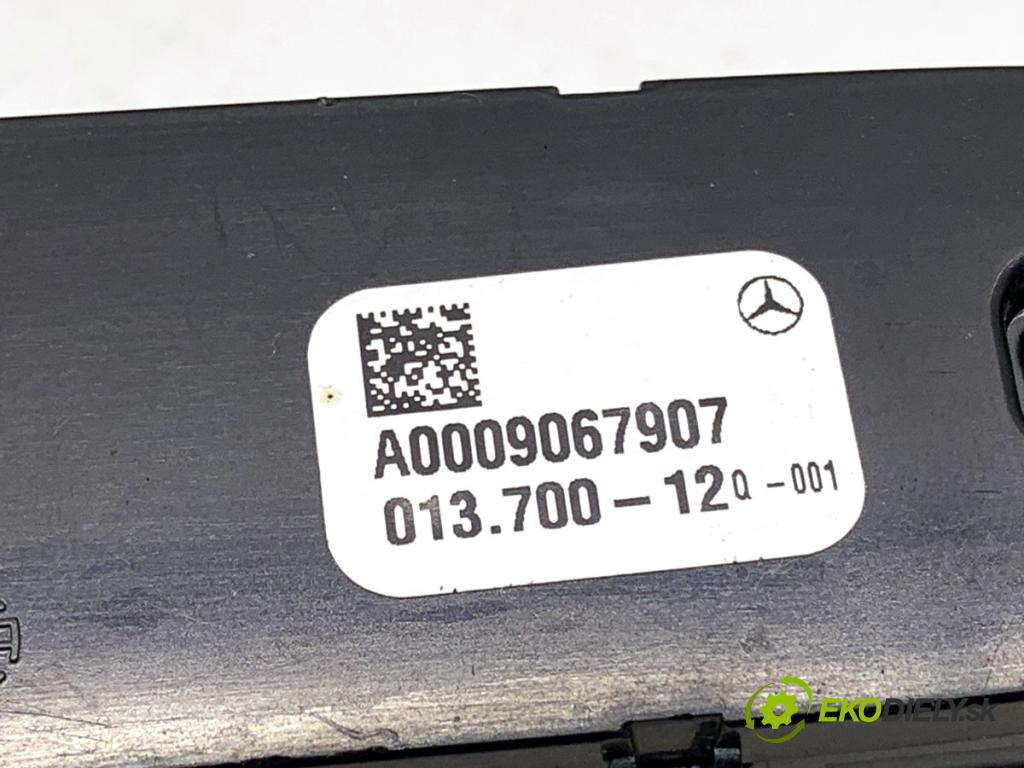 MERCEDES-BENZ GLE SUV 2020 270 kW GLE 450 EQ Boost 4-matic (167.157) 2498 rúčky čalunenie A0998150039