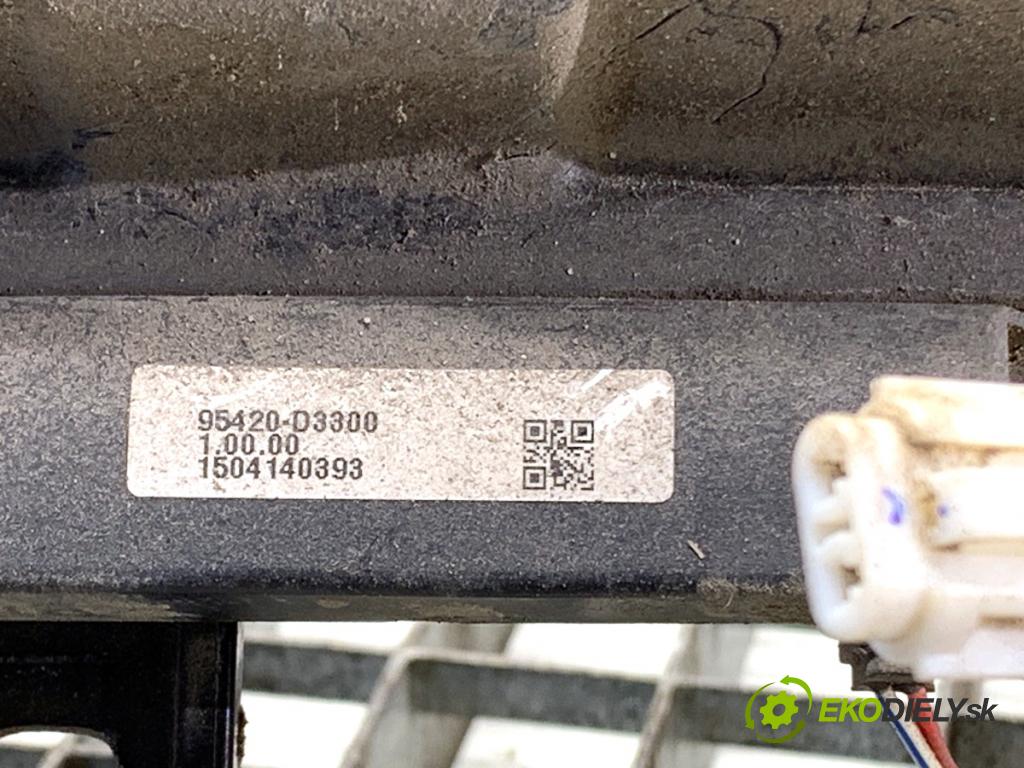 HYUNDAI TUCSON SUV 2015 85 kW 1.7 CRDi 1685 výztuha nárazníka zadní část 86630-D7000 (Zadní výztuha)
