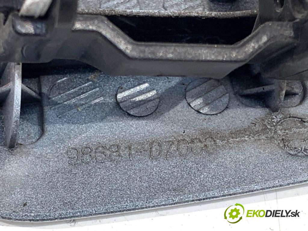HYUNDAI TUCSON SUV 2015 85 kW 1.7 CRDi 1685 kryt ostřikovače světla levá strana 98681-D7000