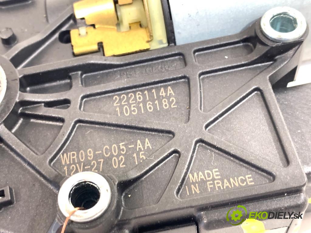 HYUNDAI TUCSON SUV 2015 85 kW 1.7 CRDi 1685 motor střešního okna 2226114A