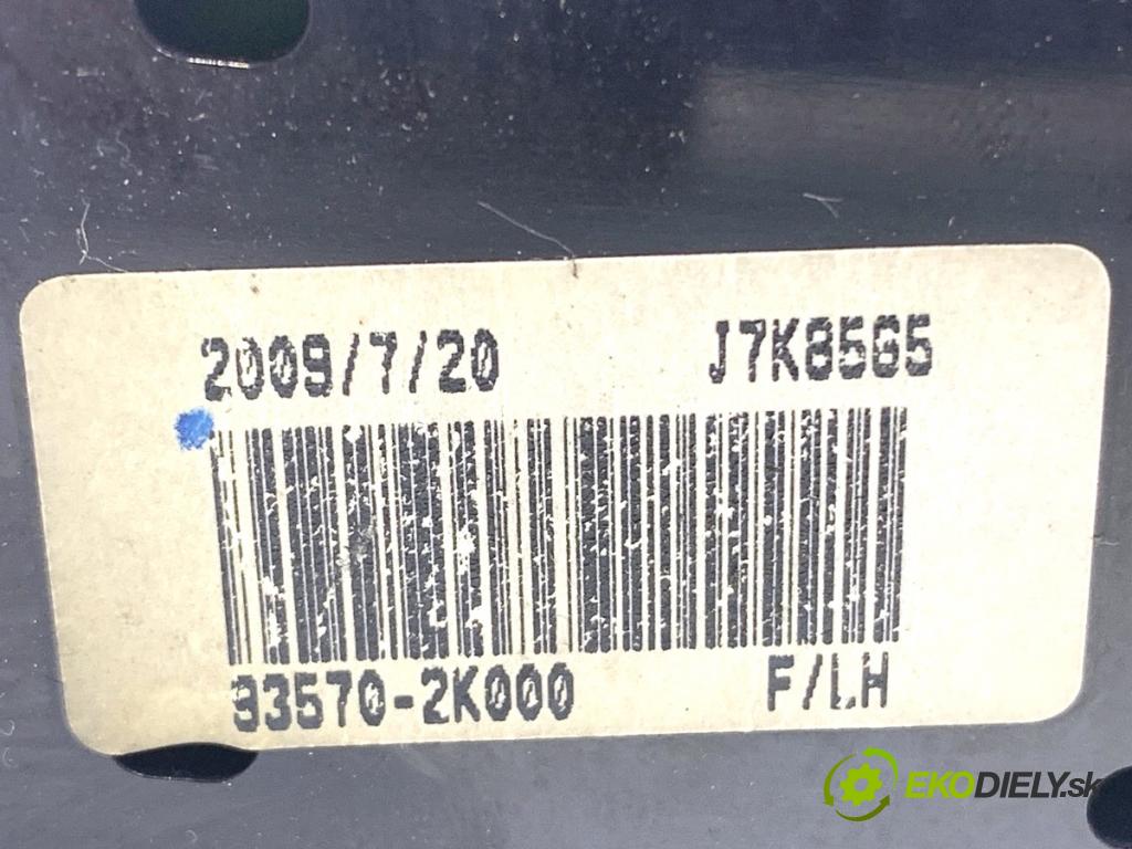 KIA SOUL I liftback 2009 94 kW 1.6 CRDi 128 1582 Prepínač okien 93570-2K000 (Prepínacie páčky pod volantom)
