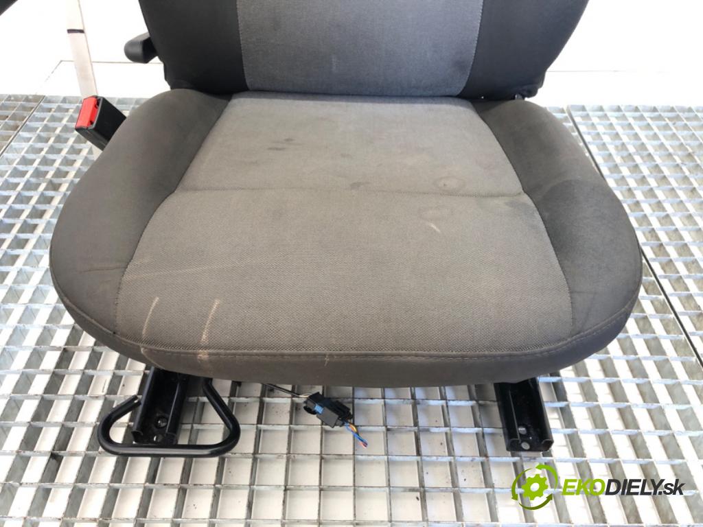 RENAULT MASTER III Skrzynia 2023 120 kW 2.3 dCi 165 FWD (FV0P, FV0U, FV11, FV12) 2298 sedadlo levý přední část