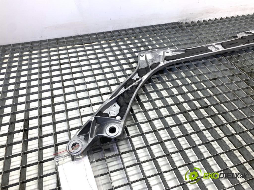 BMW G31 Kombi 2021 135 kW 530 e Plug-in-Hybrid xDrive 1998 STRUT: výztuha horní 7362724