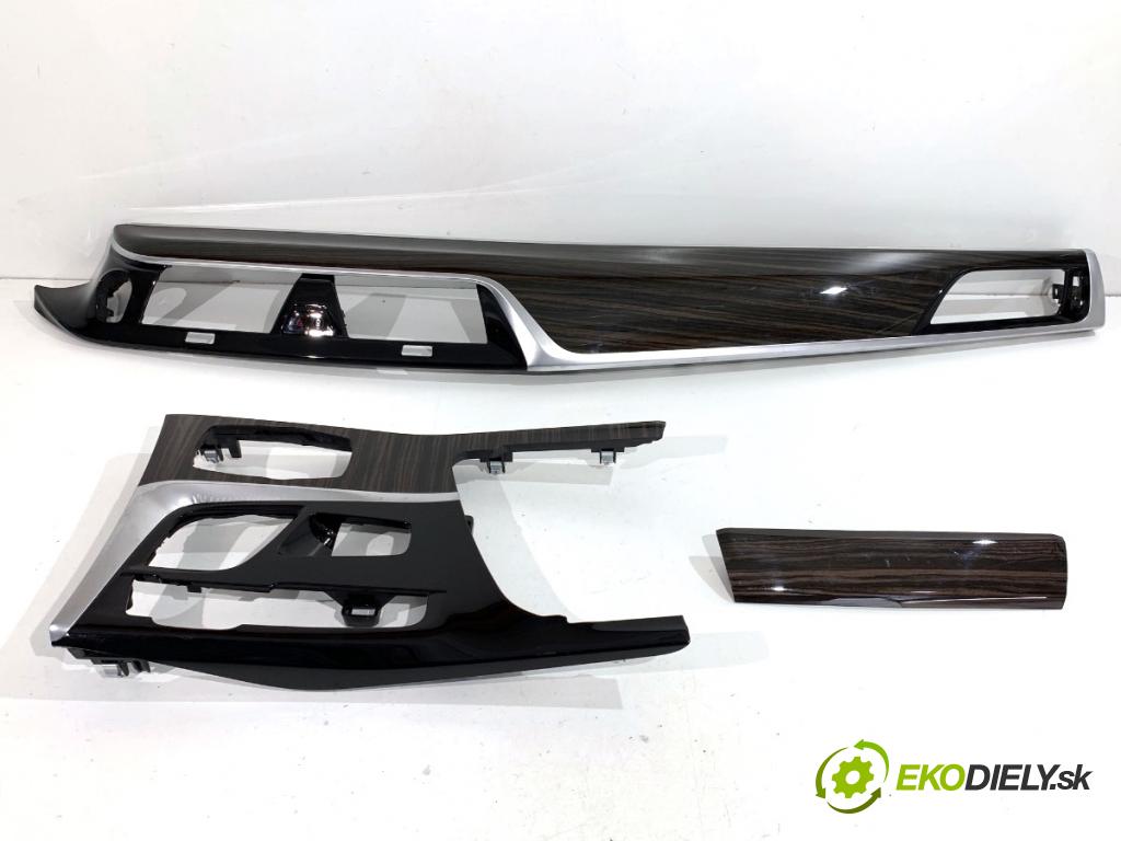 BMW G31 Kombi 2021 135 kW 530 e Plug-in-Hybrid xDrive 1998 lišty kryt 9378022 9370802 (Lišta)