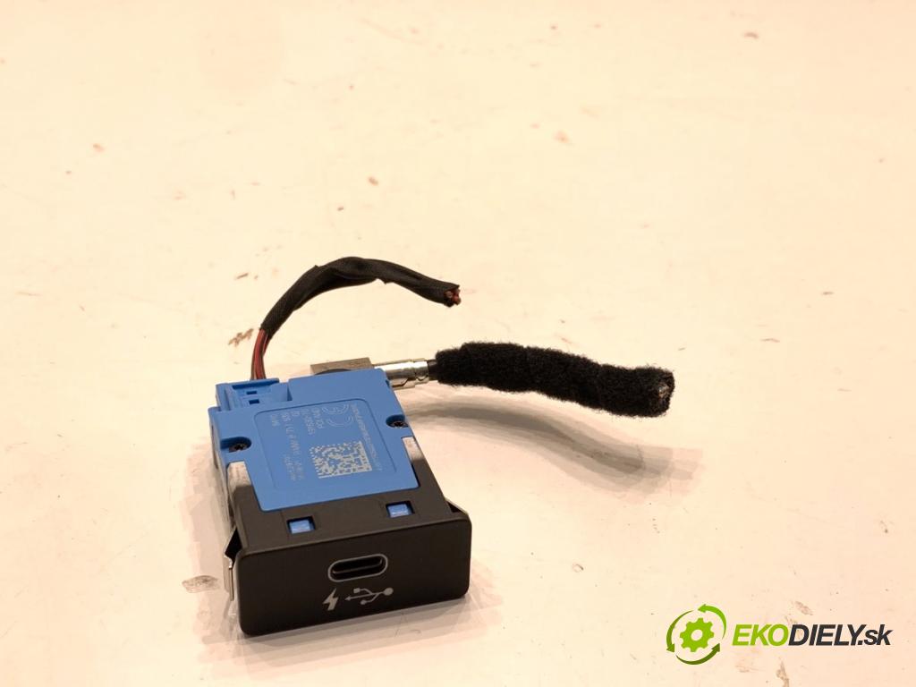 BMW G31 Kombi 2021 135 kW 530 e Plug-in-Hybrid xDrive 1998 HNÍZDO: USB 8711939