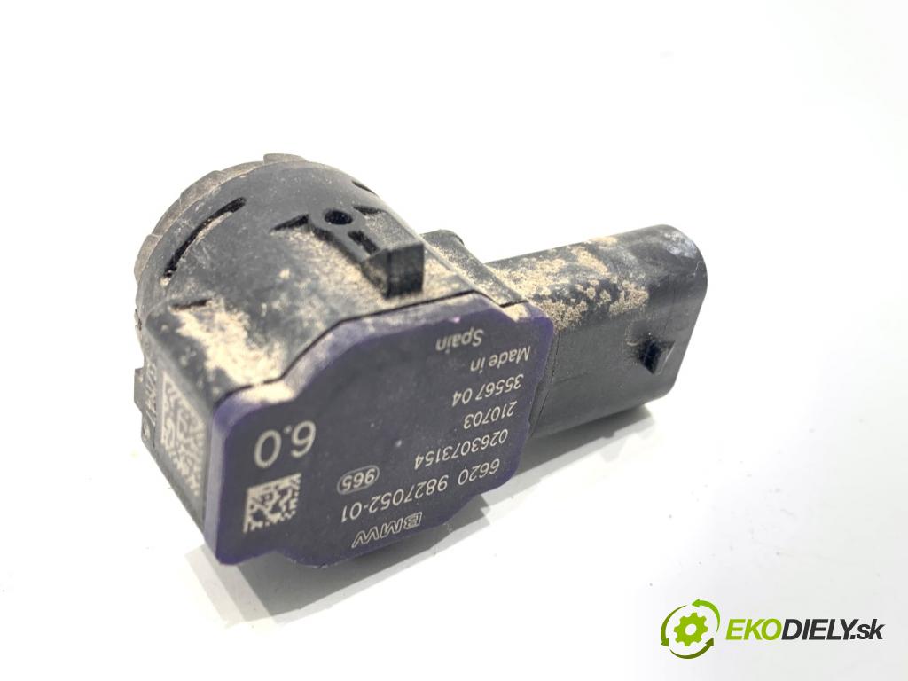 BMW G31 Kombi 2021 135 kW 530 e Plug-in-Hybrid xDrive 1998 snímač PDC 9827052
