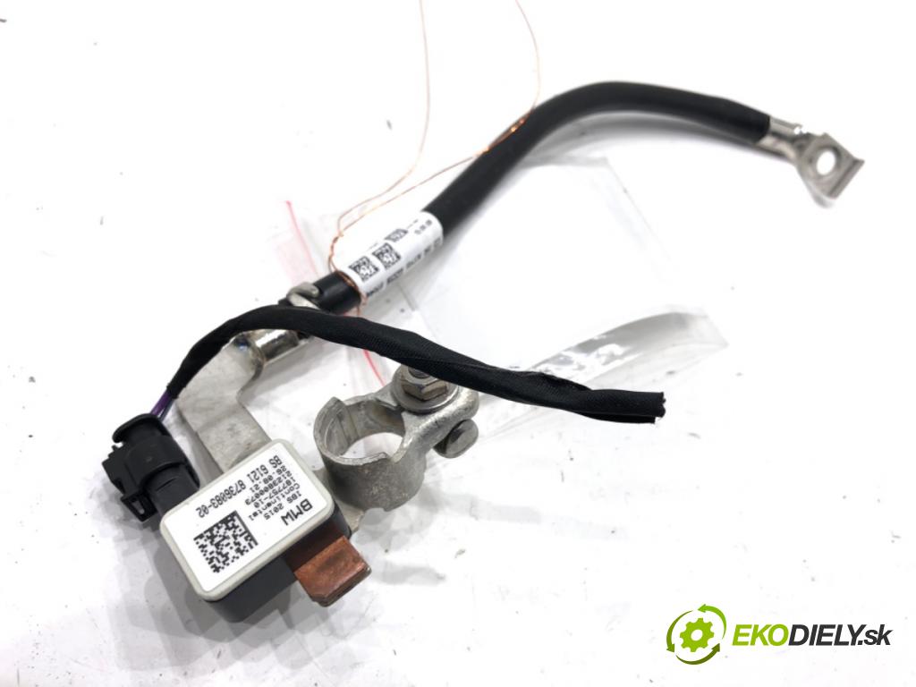 BMW G31 Kombi 2021 135 kW 530 e Plug-in-Hybrid xDrive 1998 svorka MINUS 8736083