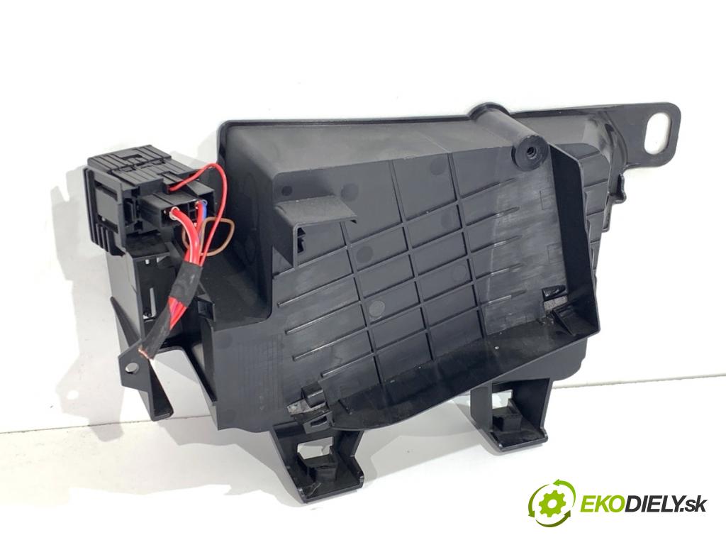 BMW G31 Kombi 2021 135 kW 530 e Plug-in-Hybrid xDrive 1998 Uchytenie Držiak držiak modulu kufra 8736288