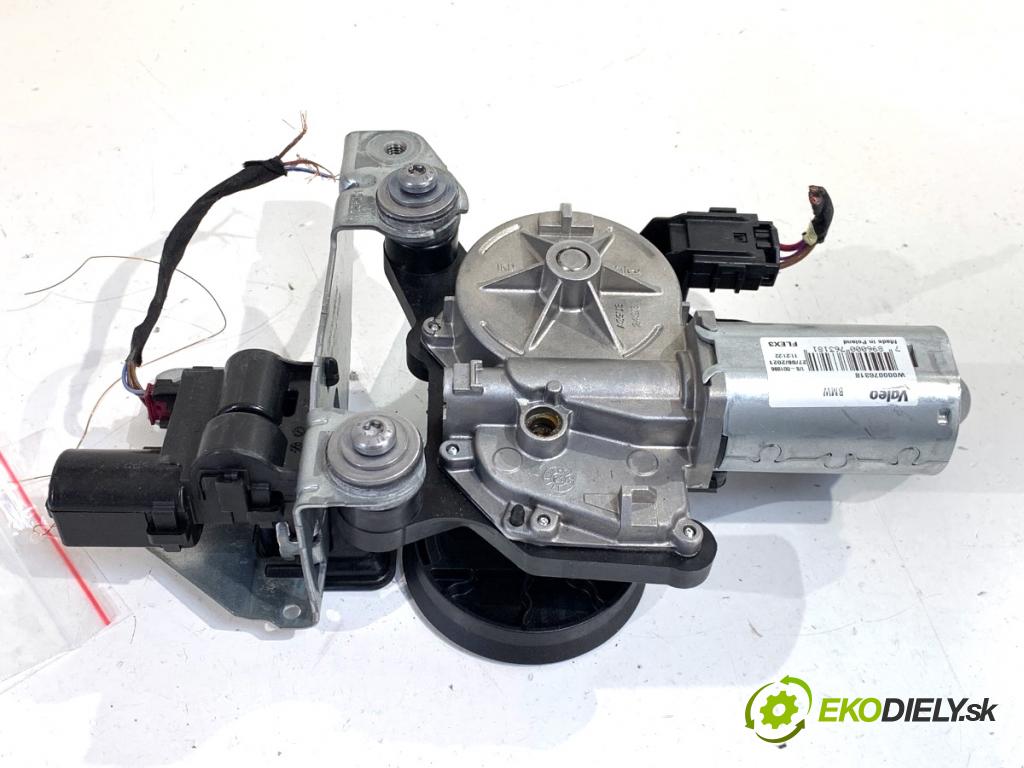 BMW G31 Kombi 2021 135 kW 530 e Plug-in-Hybrid xDrive 1998 motor stěračů zadní část 7403853