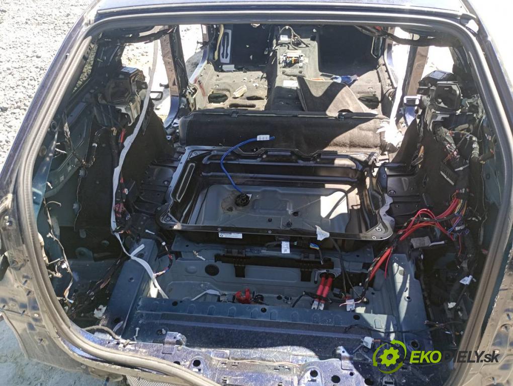 BMW G31 Kombi 2021 135 kW 530 e Plug-in-Hybrid xDrive 1998 karoséria ČTVRŤÁK: Blatník prah strecha PODŁUŻNICA
