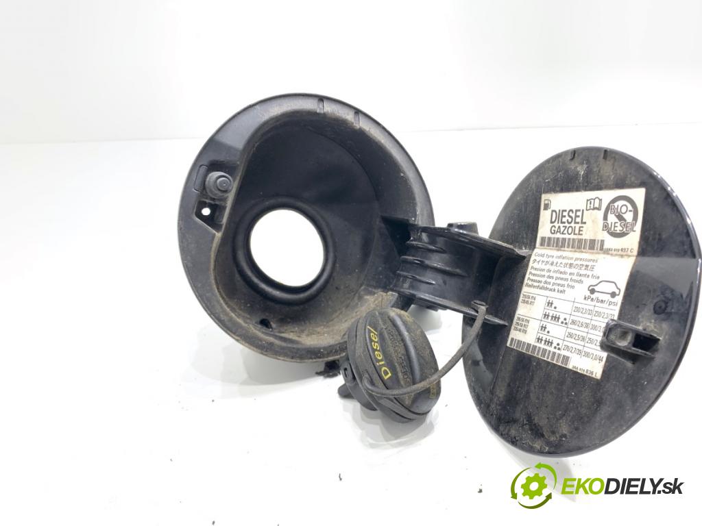 VW PASSAT B7 Kombi 2014 103 kW 2.0 TDI 1968 Dvierka nádrže paliva 3AF809857A (Kľučka dverí ostatné)