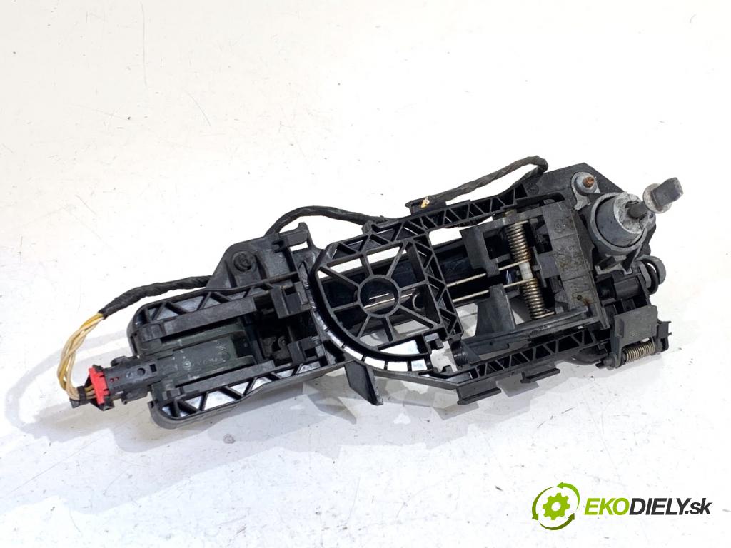 VW PASSAT B7 Kombi 2014 103 kW 2.0 TDI 1968 Kľučka vonkajšia ľavy predný 3C0837885H