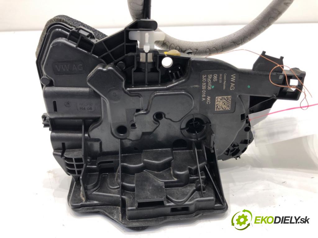 VW T-ROC SUV 2023 110 kW 1.5 TSI 1495 zámok Dvere pravy zad 3J0839016A