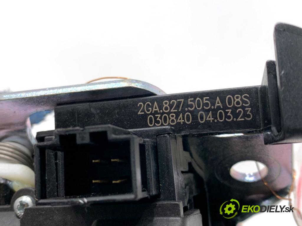 VW T-ROC SUV 2023 110 kW 1.5 TSI 1495 zámok dverí zad 2GA827505A