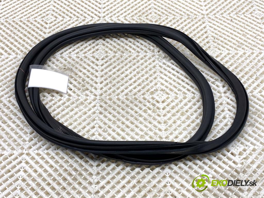 VW T-ROC SUV 2023 110 kW 1.5 TSI 1495 těsnění dveře zadní část pravá  (Karoserie ostatní)