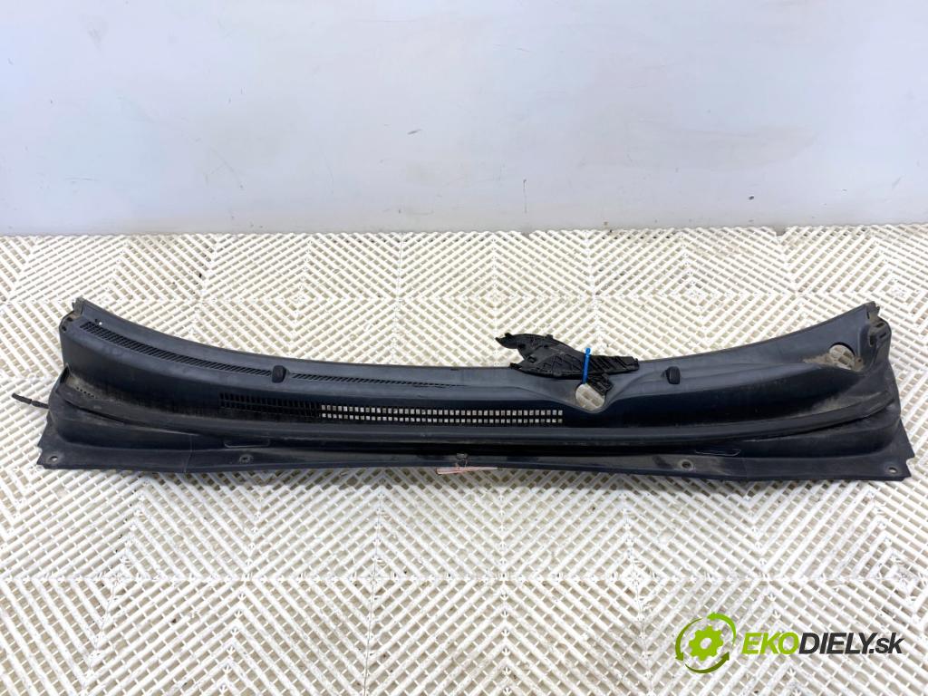 HYUNDAI i10 liftback 2009 49 kW 1.1 1086 torpédo plast pod čelní okno 86151-0X00 (Plast pod čelním sklem)