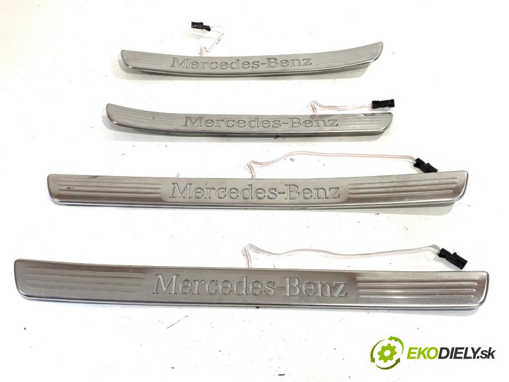 MERCEDES-BENZ GLE SUV 2020 270 kW GLE 450 EQ Boost 4-matic (167.157) 2498 lišty gumy pedálu PROGOWE podsvícení: A1676861300 A1676861600