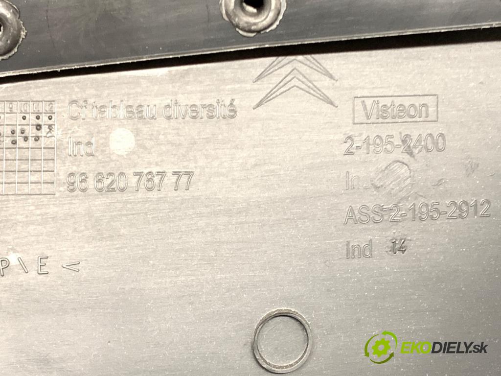CITROEN C5 III sedan 2009 103 kW 2.0 HDi 140 1997 čalúnenie Dvere ľavy predný