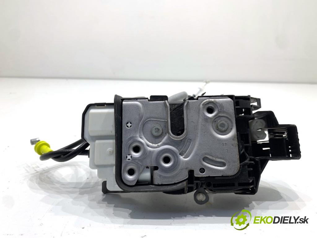VOLVO XC60 II SUV 2018 140 kW D4 AWD 1969 zámok Dvere ľavy predný 31349894
