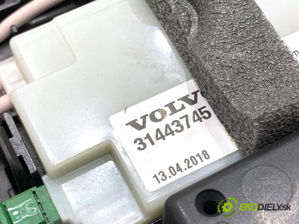 VOLVO XC60 II SUV 2018 140 kW D4 AWD 1969 světlo stropní 31443745