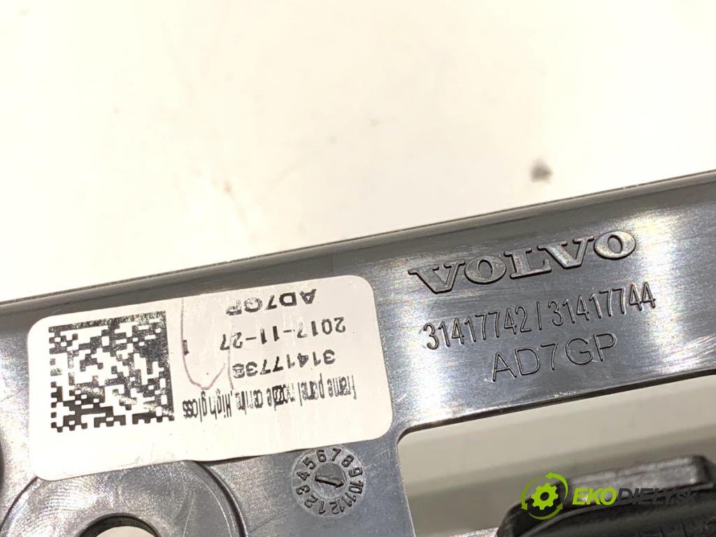 VOLVO XC60 II SUV 2018 140 kW D4 AWD 1969 Mriežky kúrenia predný stredna 31417742