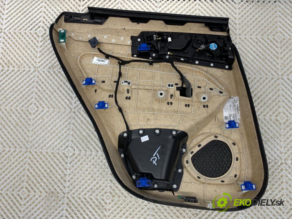 VOLVO XC60 II SUV 2018 140 kW D4 AWD 1969 ča dveře pravý zadní část