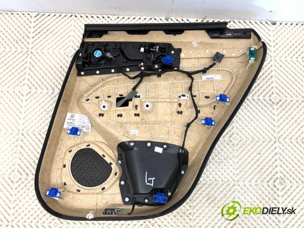 VOLVO XC60 II SUV 2018 140 kW D4 AWD 1969 ča dveře levý zadní část