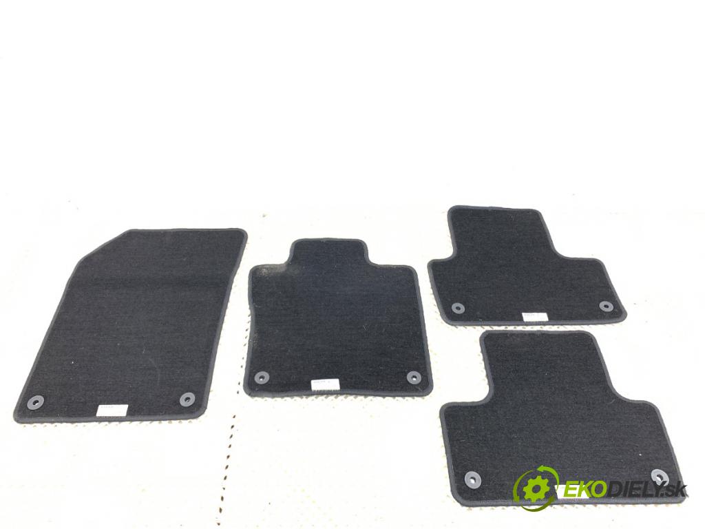 VOLVO XC60 II SUV 2018 140 kW D4 AWD 1969 koberček 32216555