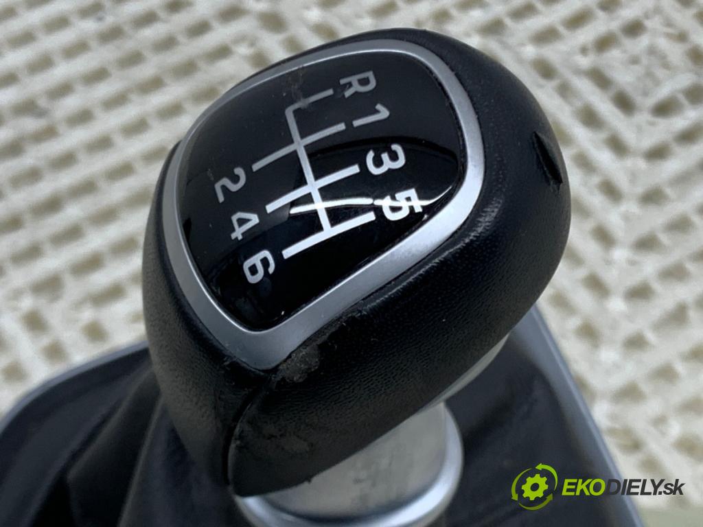 HYUNDAI TUCSON SUV 2015 85 kW 1.7 CRDi 1685 kulisa  (Řadicí páka (kulisa) )