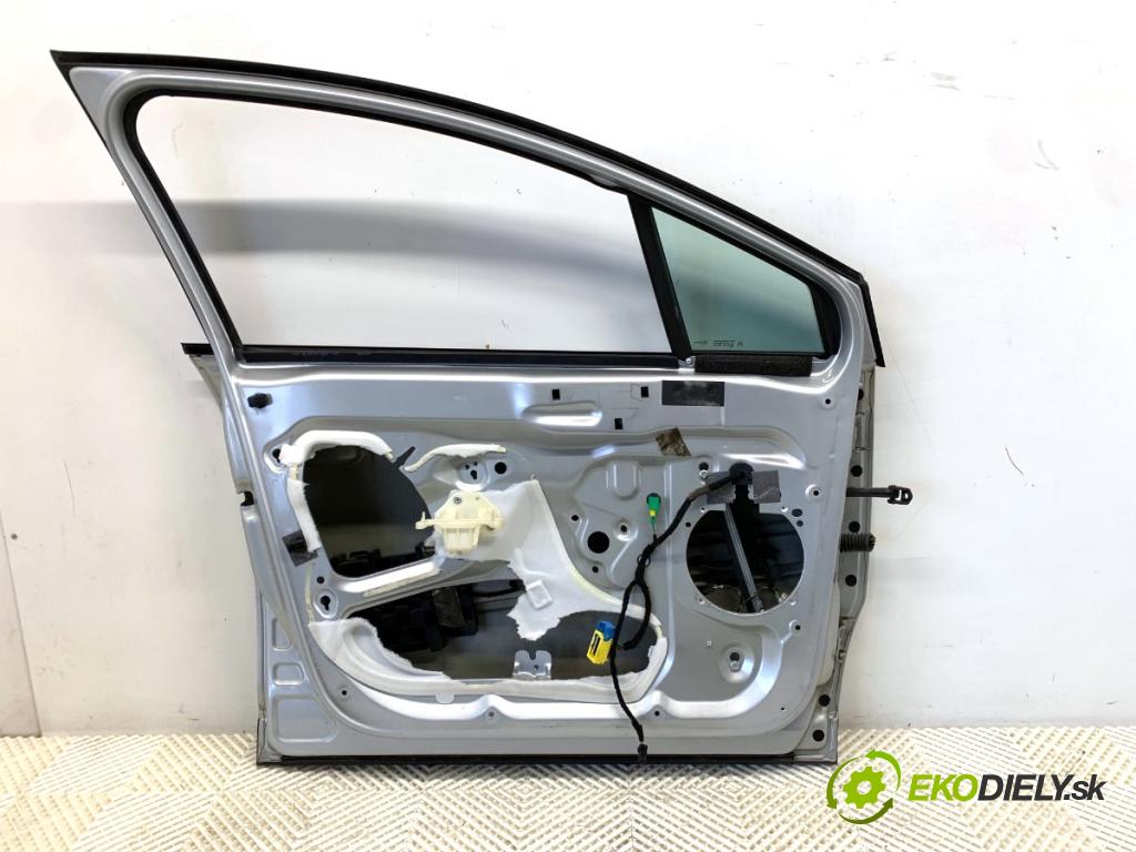CITROEN C4 I liftback 2010 65 kW 1.4 16V 1360 dveře levý přední část EZR