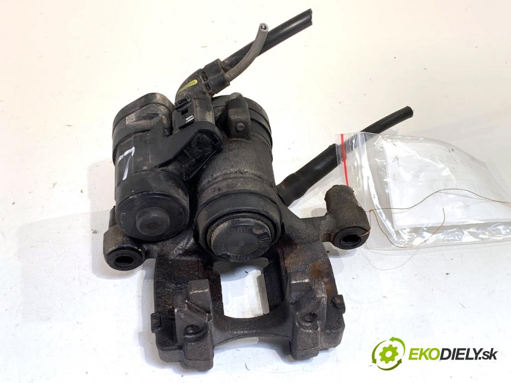 SEAT ATECA SUV 2023 110 kW 1.5 TSI 1495 Brzdič strmeň ľavy zad 5Q0615405GP