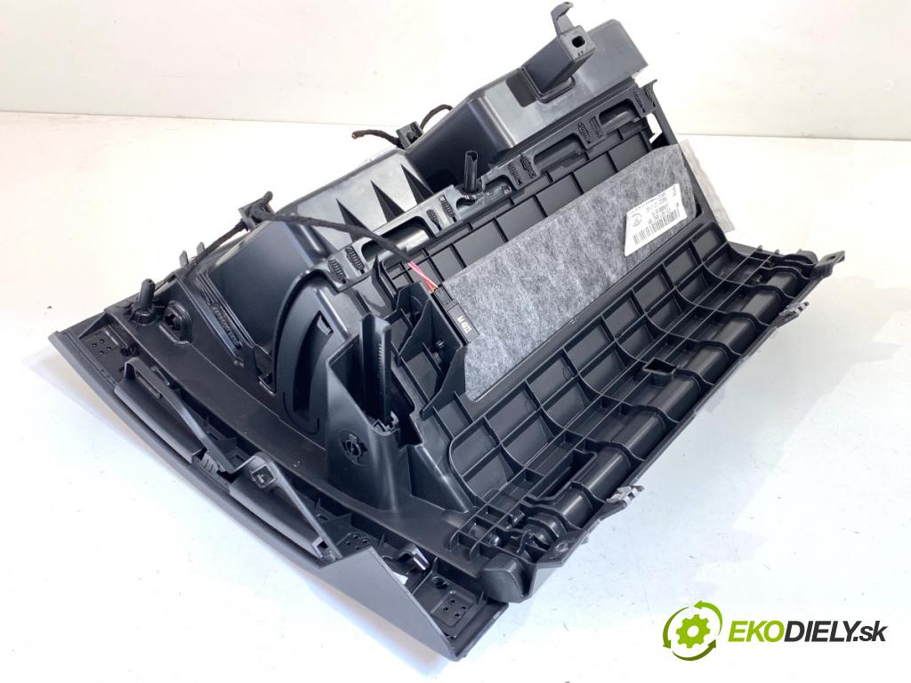 SEAT ATECA SUV 2023 110 kW 1.5 TSI 1495 Priehradka, kastlík spolujazdca 576857095D (Priehradka (kastlík))