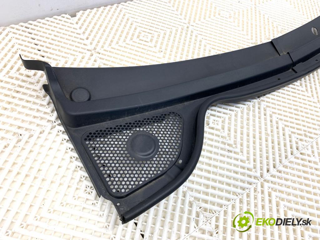SEAT ATECA SUV 2023 110 kW 1.5 TSI 1495 torpédo plast pod čelní okno 576819404A (Plast pod čelním sklem)