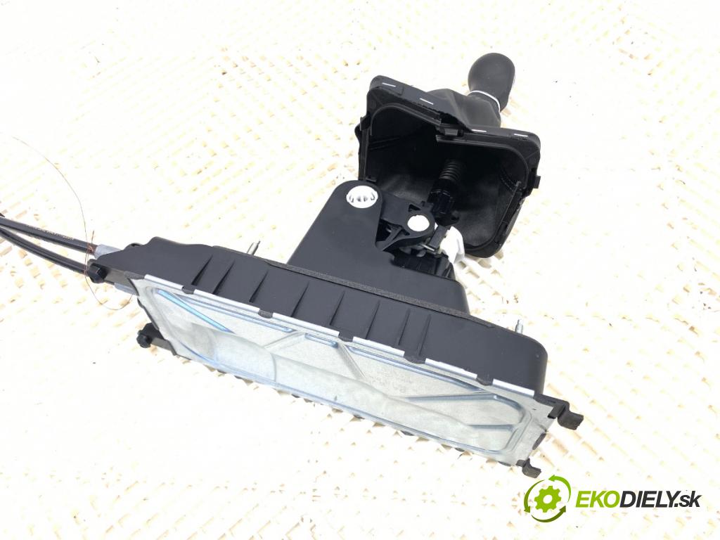 SEAT ATECA SUV 2023 110 kW 1.5 TSI 1495 kulisa  (Řadicí páka (kulisa) )
