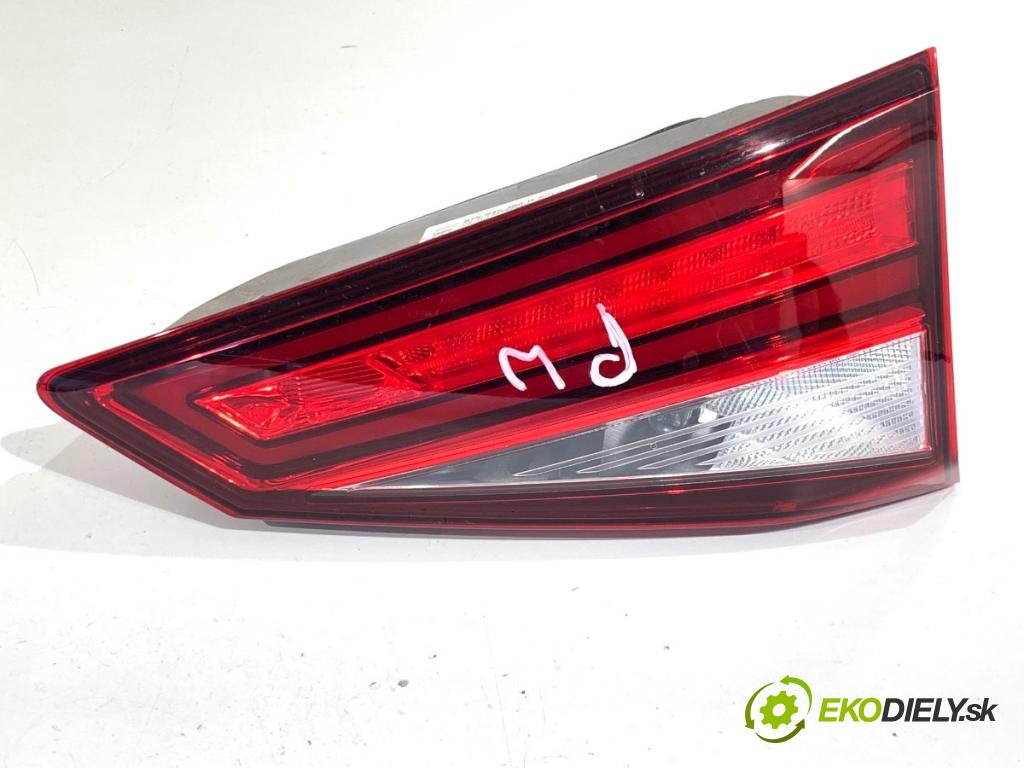 SEAT ATECA SUV 2023 110 kW 1.5 TSI 1495 světlo zadní část pravá vnitřní 575945308D (Klika dveří ostatní)