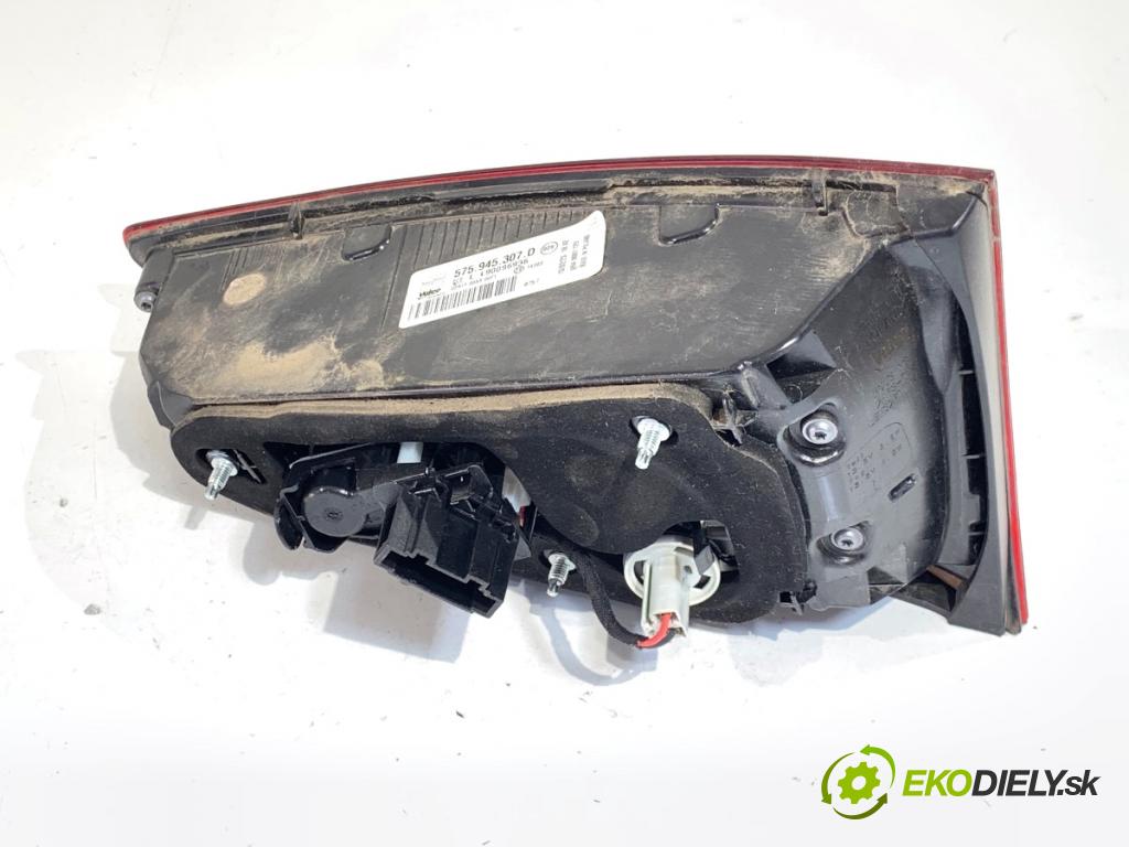 SEAT ATECA SUV 2023 110 kW 1.5 TSI 1495 světlo zadní část levá strana vnitřní 575945307D (Klika dveří ostatní)
