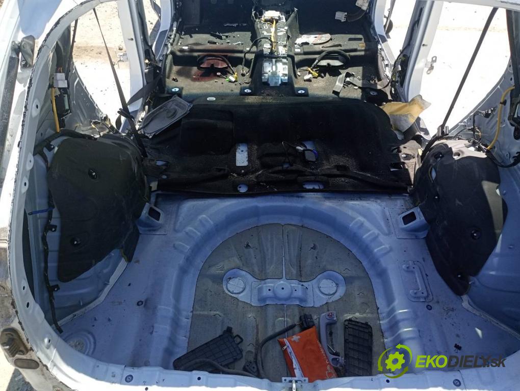 HYUNDAI TUCSON SUV 2015 85 kW 1.7 CRDi 1685 karoséria ČTVRŤÁK: Blatník prah strecha PODŁUŻNICA