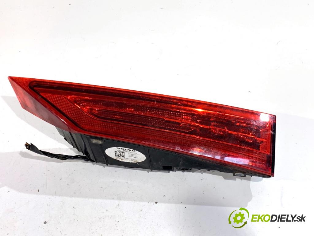 VOLVO XC60 II SUV 2018 140 kW D4 AWD 1969 světlo zadní část pravá vnitřní 31446620 (Klika dveří ostatní)
