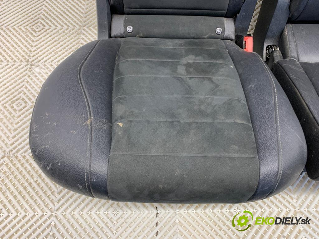 MERCEDES-BENZ GLE SUV 2019 180 kW GLE 300 d 4-matic (167.119) 1950 Sedadlo druhý rad