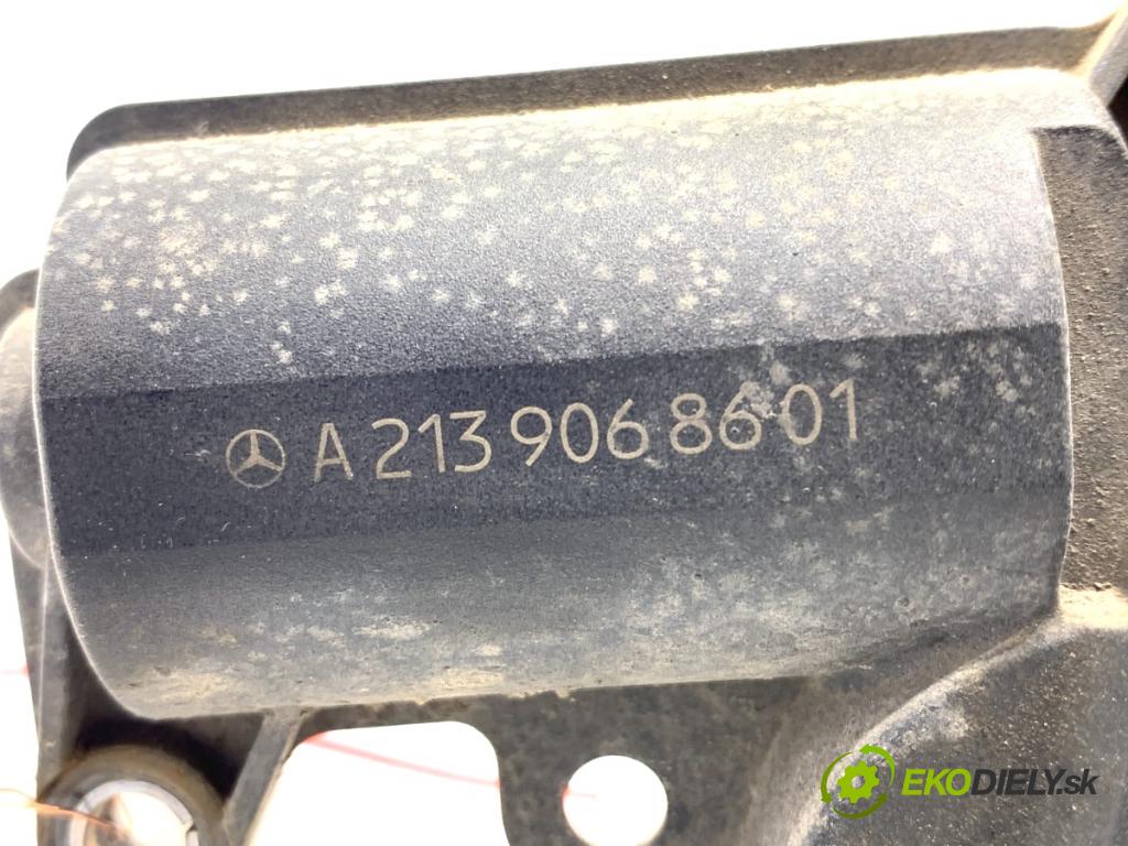 MERCEDES-BENZ GLE SUV 2019 180 kW GLE 300 d 4-matic (167.119) 1950 škrtíci klapka VYČERPAT: A2139068601