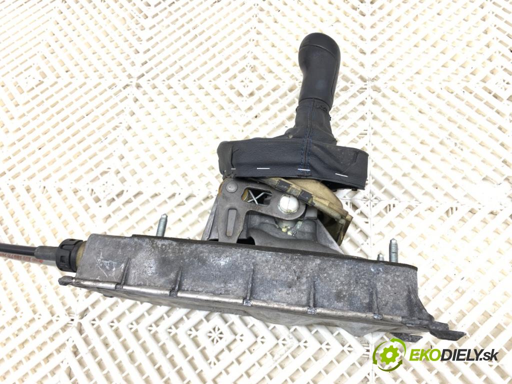VW POLO IV 9N liftback 2007 51 kW 1.4 TDI 1422 Kulisa 6Q0711061E (Rýchlostná páka (kulisa))