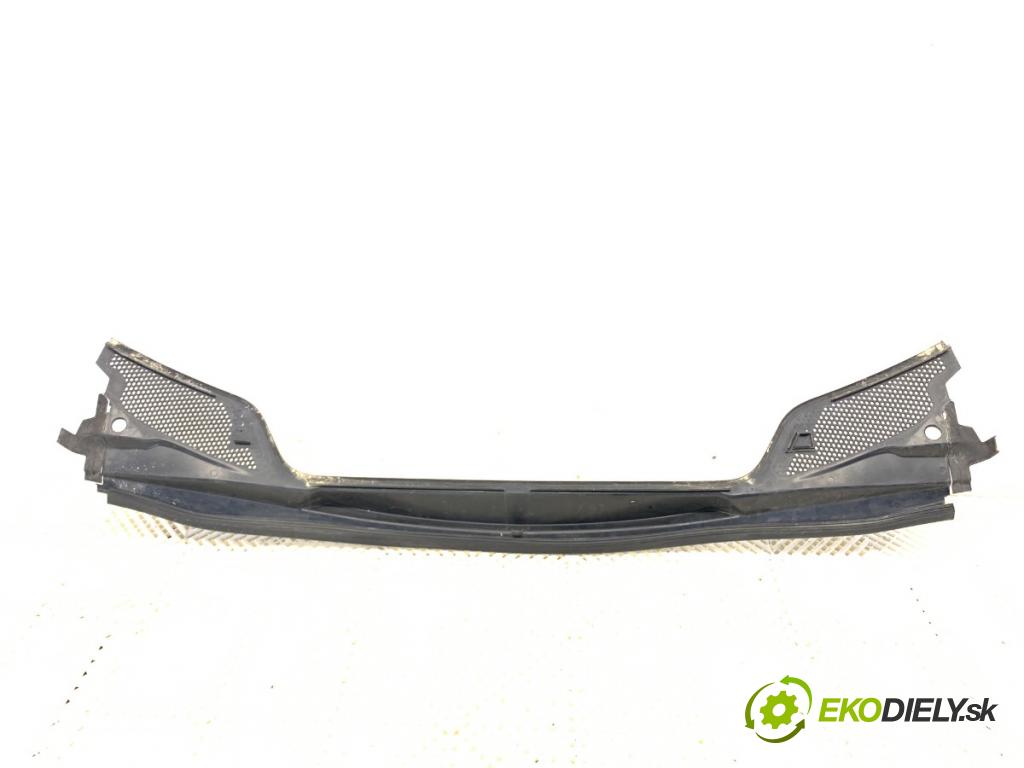 CITROEN C4 coupe 2007 66 kW 1.6 HDi 1560 torpédo plast pod čelní okno 96583760XT (Plast pod čelním sklem)