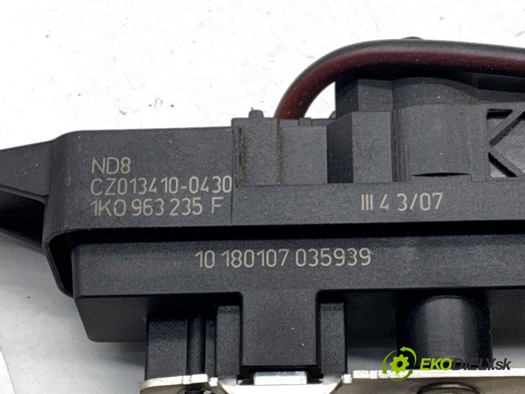 VW PASSAT B6 Kombi 2007 77 kW 1.9 TDI 1896 Výhrevné teleso, radiátor kúrenia elektrická 1K0963235F (Radiátor kúrenia)