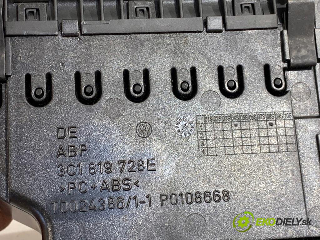 VW PASSAT B6 Kombi 2007 77 kW 1.9 TDI 1896 mří topení přední část 3C1819728E