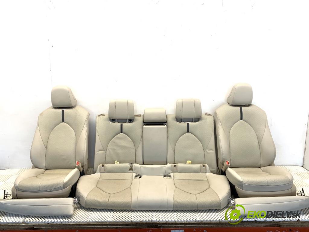 TOYOTA CAMRY sedan 2024 131 kW 2.5 Hybrid (AXVH71_) 2487 sedadla sedačky sedadlo 