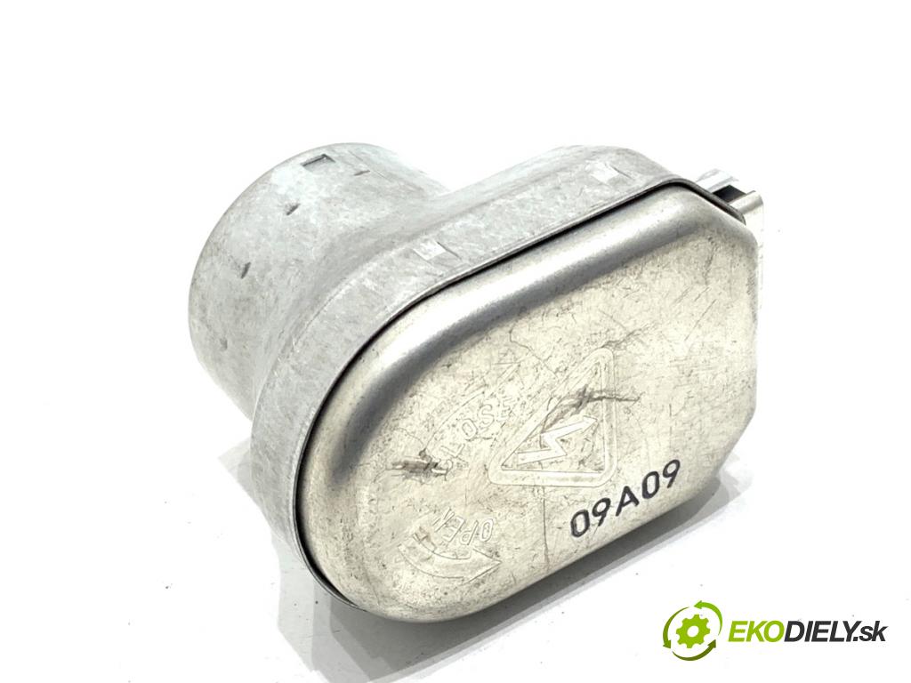 VOLVO XC90 I SUV 2009 136 kW D5 AWD 2401 ŠTARTÉR: Cievka XENON