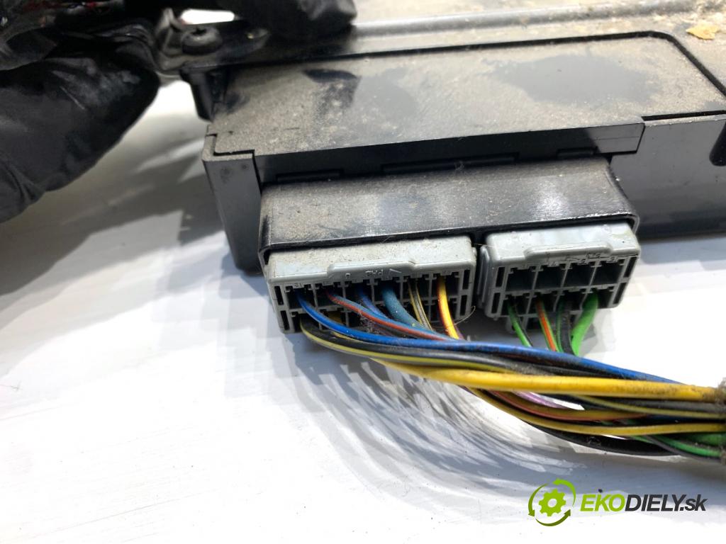 VOLVO XC90 I SUV 2009 136 kW D5 AWD 2401 modul sedačky 30739636