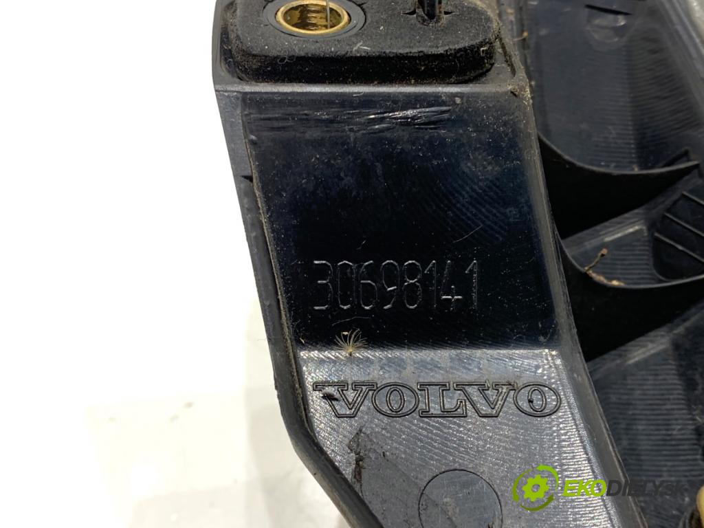 VOLVO XC90 I SUV 2009 136 kW D5 AWD 2401 reflexní svetla levý zadní část 30698141